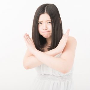 拒否する女性